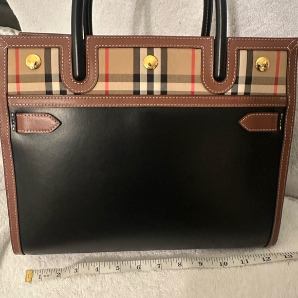 Burberry Handbags - Burberry Tote/shoulder crossbody